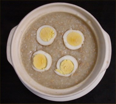 [ Porridge of eggs, tuna and barley ]