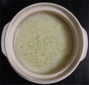 [ Porridge of moong dal, tapioca and coconus cream ]